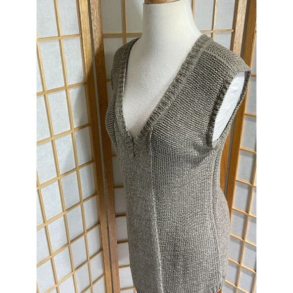Cyrus Med Sleeveless Sweater â - Picture 9 of 13